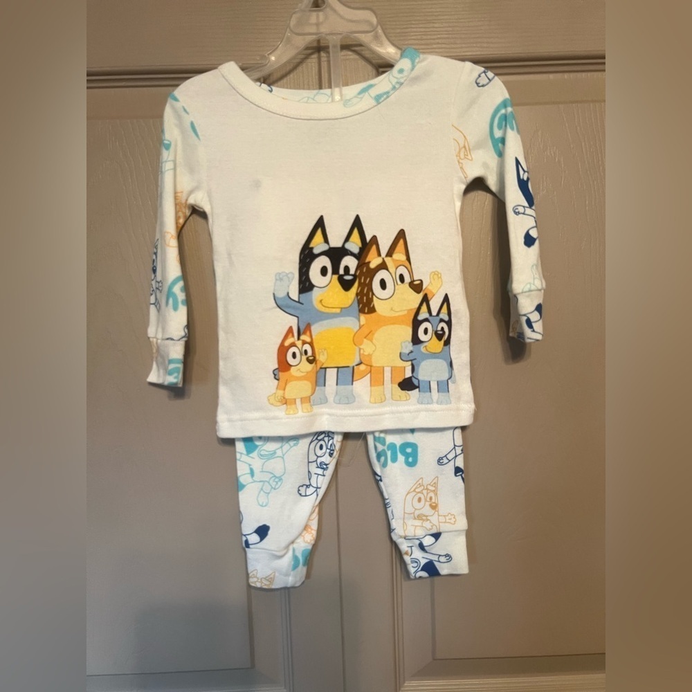 NWOT  Bluey  Adorable Cartoon Character Kids Pajama Set - White and Blue